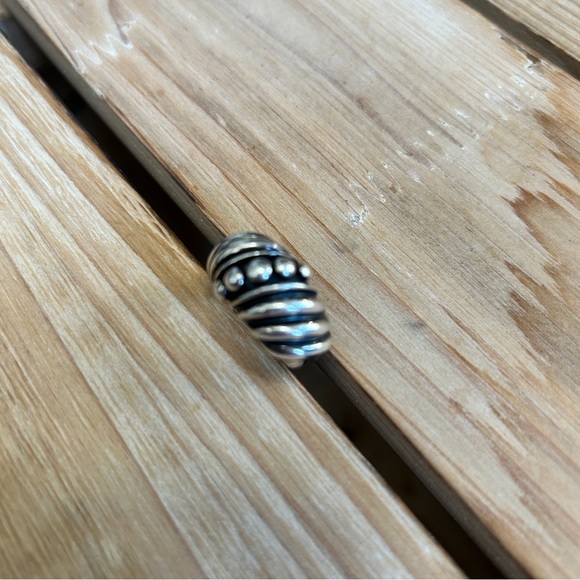 Silpada sterling silver statement ring. Size 8. - Picture 3 of 6